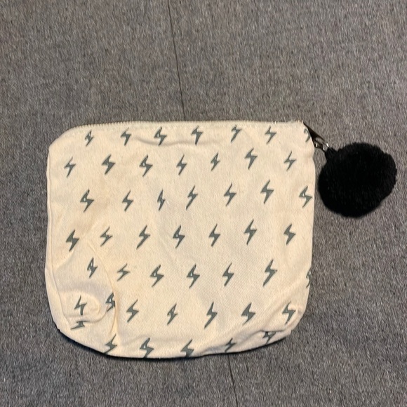 Chaser Handbags - Chaser zip pouch, NWOT
